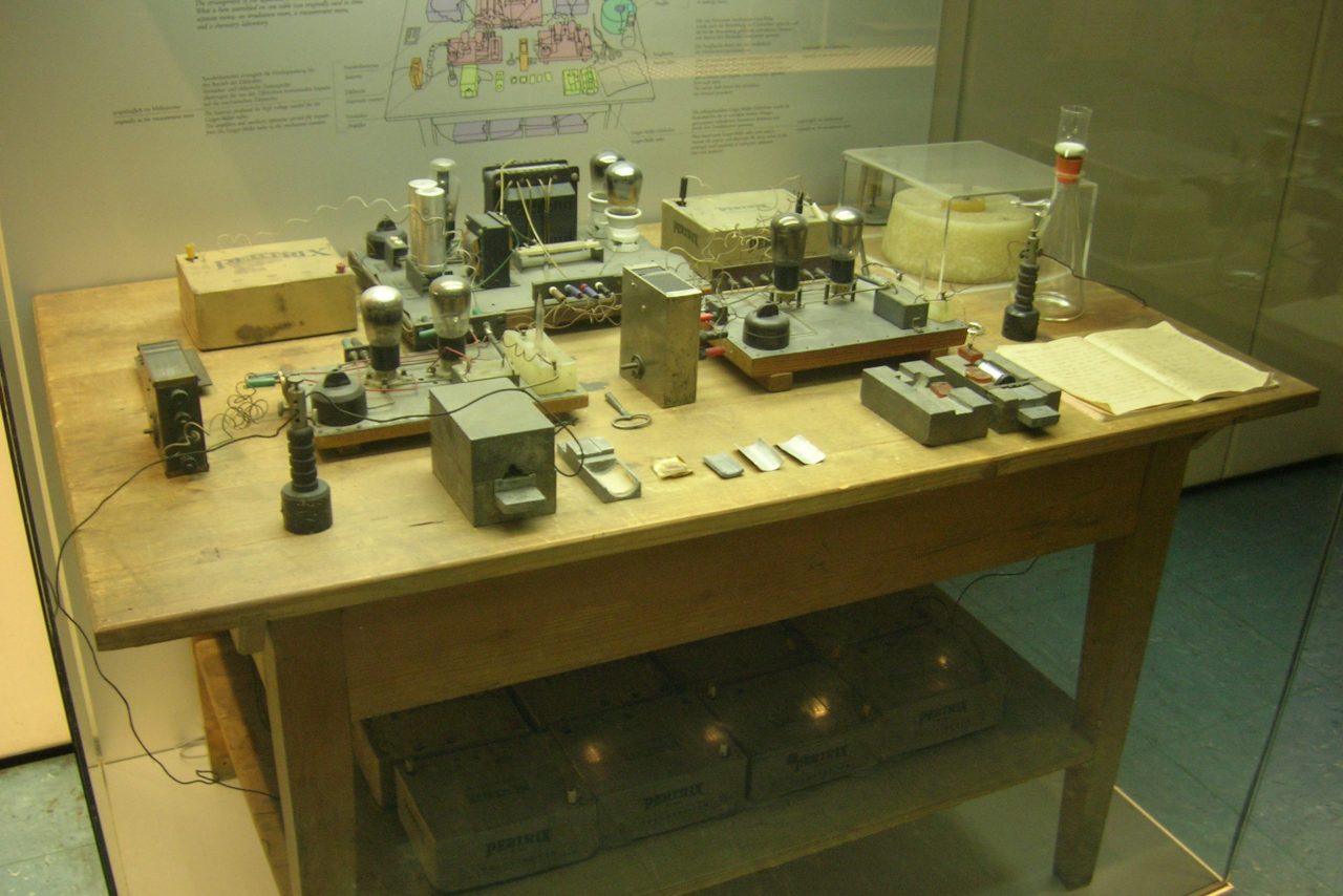 Utstyret Hahn og Strassmann brukte for å oppdage kjernefysisk fisjon står utstilt på Deutsches Museum i München