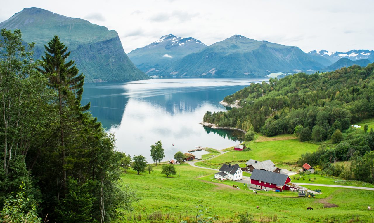 En norsk bygd i en fjord