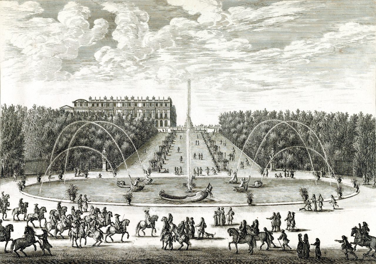 Sorthvitt tegning av slottet og stor fontene i Versailles utenfor Paris.