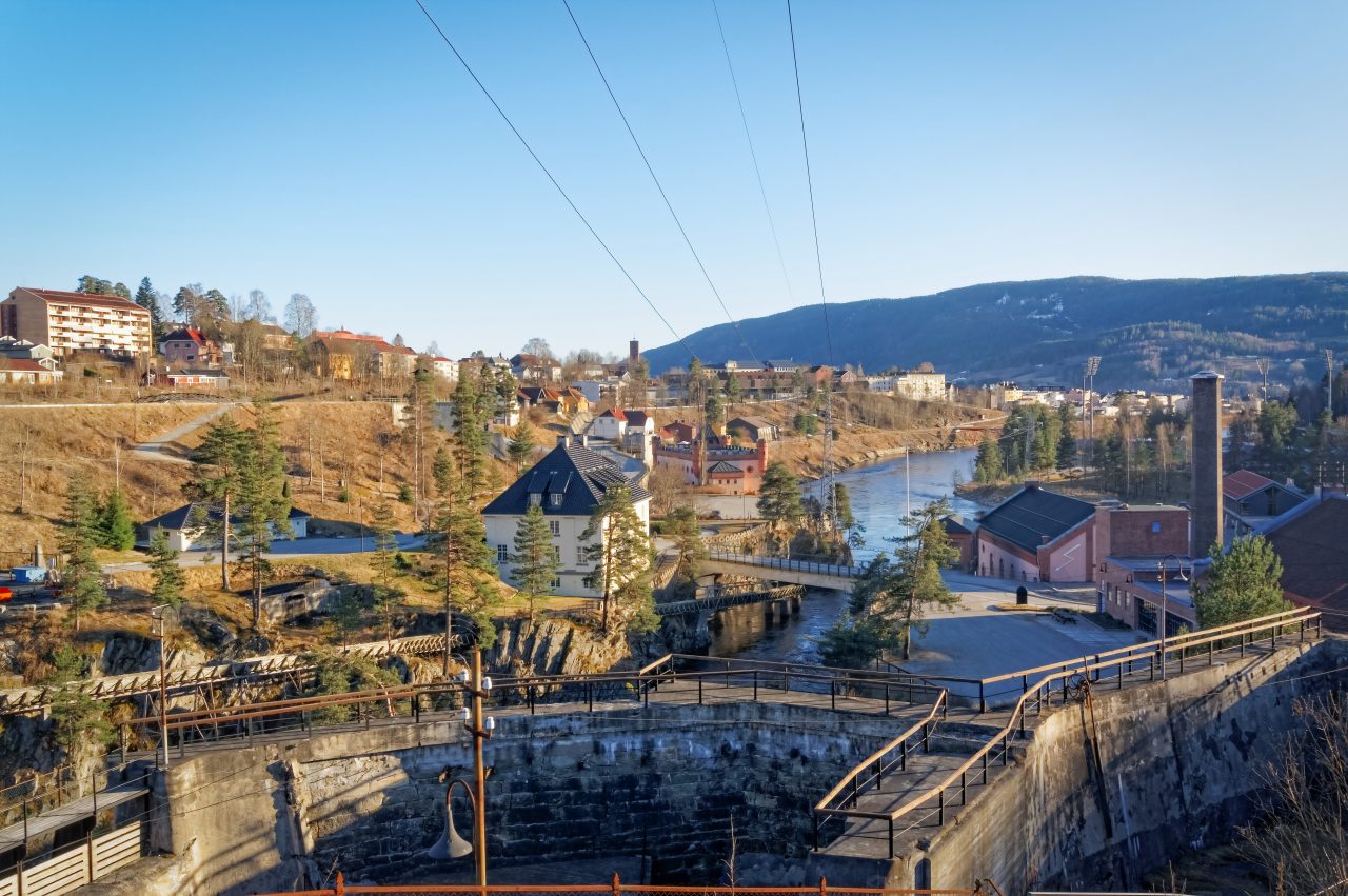 Gammel demning på Notoden fra Norsk hydro sin første fabrikk fra 1905.