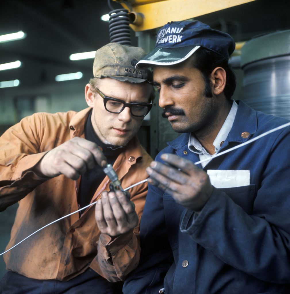 Fremmedarbeider i arbeid på Elkem-Spigerverket AS, 5. februar 1976.
