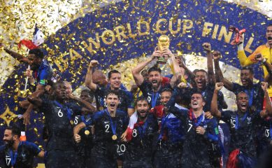Feiring med gullconfetti og VM-pokal da Frankrike vant fotball-VM for herrer i 2018.