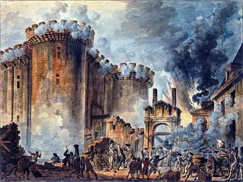 Masse røyk når noen angriper fengselet Bastillen utenfor Paris i 1789.