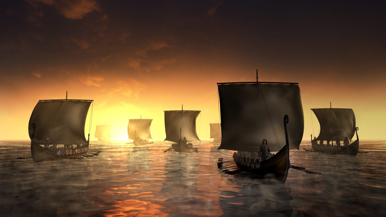 Vikingskip på tåkete hav i soloppgang