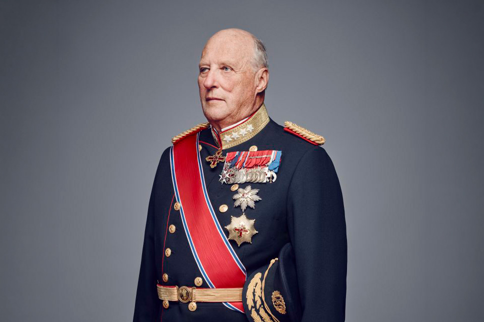 Offisielt portrett av Hans Majestet Kong Harald i uniform